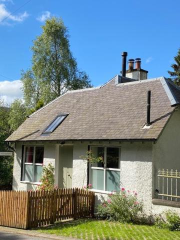 Cobbler'S Cottage At Kindrochet, Strathtay Pitlochry Extérieur photo